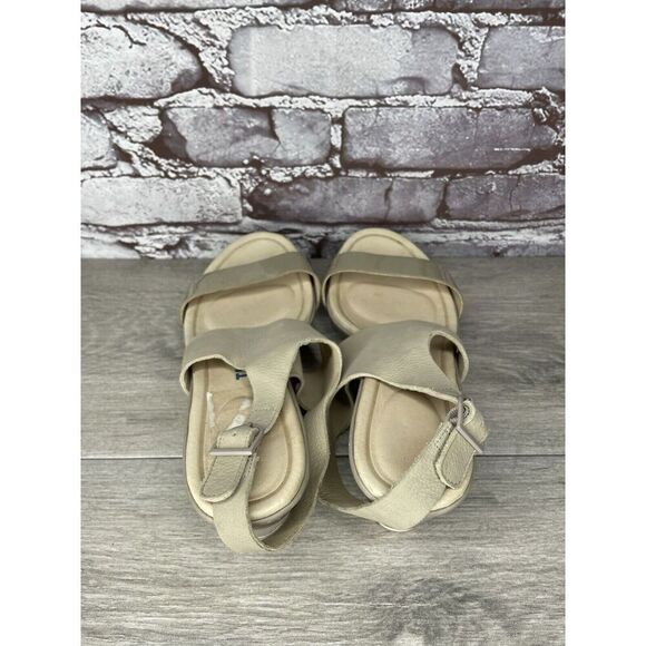 TSUBO Taupe Soft Leather Patent Open Toe Strap Wedge Sandals Size 8.5M US/39.5EU - Picture 15 of 16